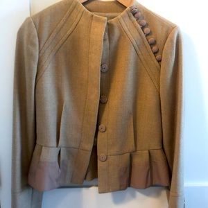 BCBGMAxzria 100% wool 2 piece suit with skirt XS s beige